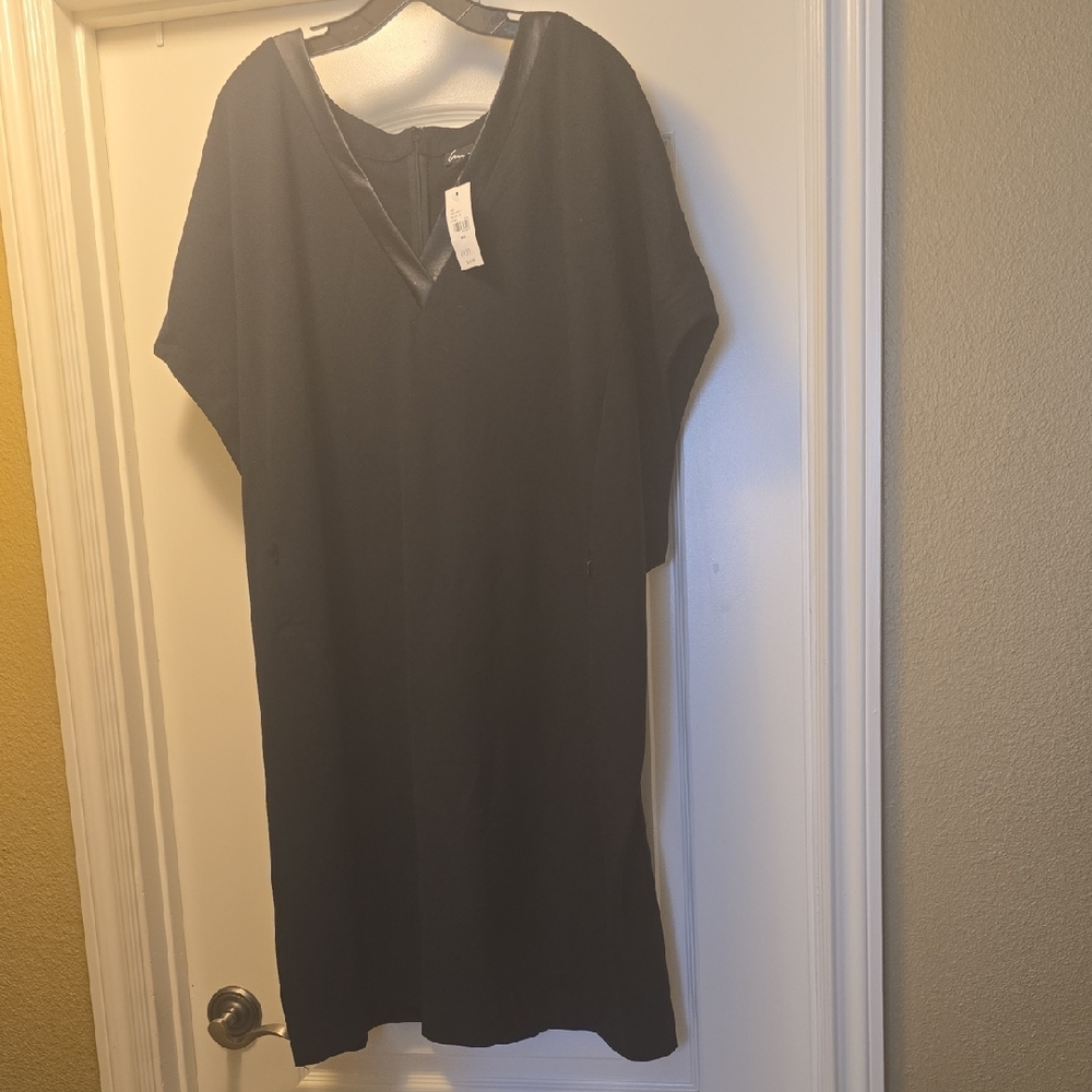 Lane Bryant Black V-Neck Short Sleeve Tunic